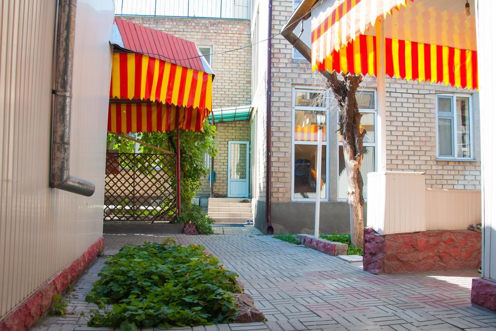 Sakura Guesthouse Bishkek Exterior photo